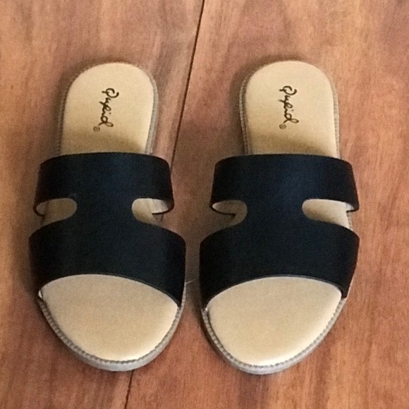 Sandals - Picture 9 of 10